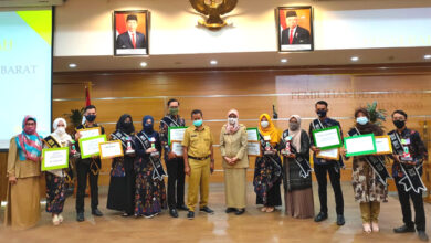 Photo of Penyerahan Hadiah Lomba KTI, Pustakawan Berprestasi, dan Duta Baca Jawa Barat 2020