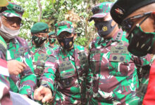 Photo of Kepala Staf Umum TNI Tinjau Perbatasan RI-Malaysia di Sambas, Kalimantan Barat