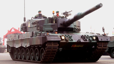 Photo of Tank Tempur TNI Lindas Motor dan Gerobak Gorengan
