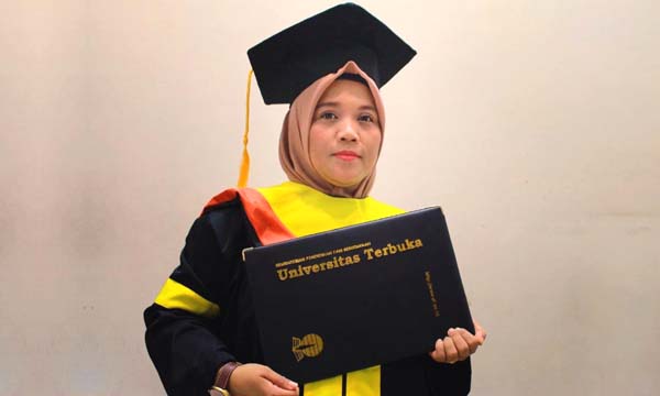 sarjana, kuliah, UT, taiwan, Etik Nuhalimah