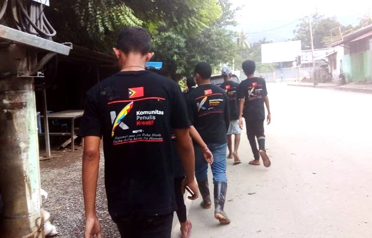 Anggota KPKers Timor Leste menuju Asrama Yatim Dominikana