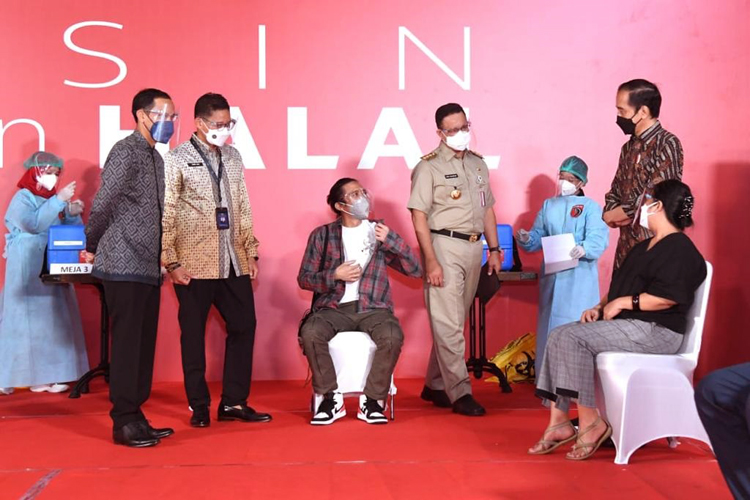 Presiden Jokowi tinjau vaksinasi