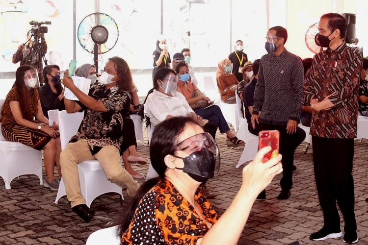 Presiden Jokowi saat kunjunga ke Galeri Nasional Indonesia