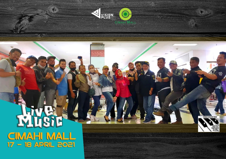 Foto bersama penyenggara LIVE MUSIC di Cimahi Mall