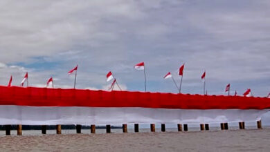 Photo of Tim 1000 Bendera dari Pontianak Rayakan HUT RI ke-76 di Desa Temajuk Kabupaten Sambas
