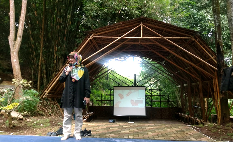 Prof. Dr. Enok Maryani, M.S. (Ketua STIEPAR YAPARI Bandung)