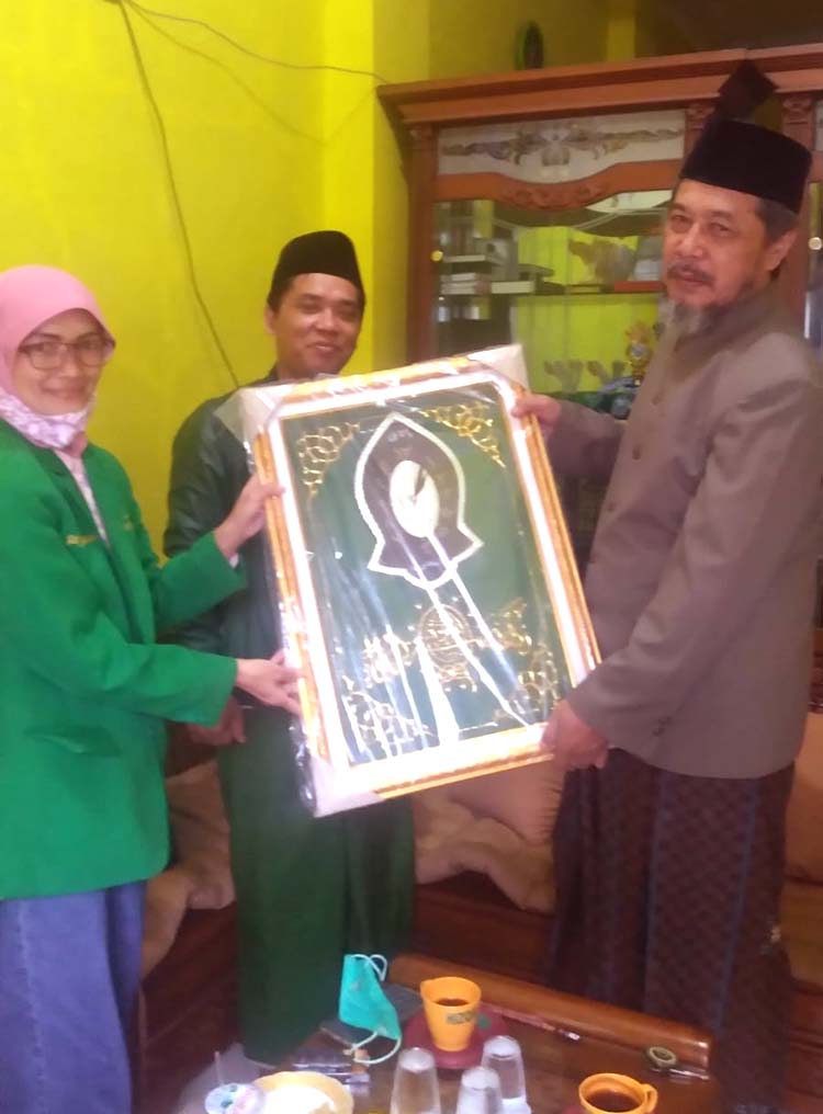 Penyerahan logo NU