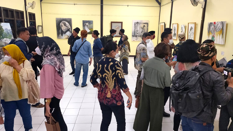 Suasana di ruang pameran