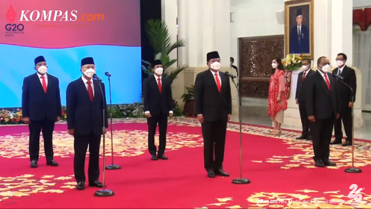 Upacara pengambilan sumpah jabatan menteri/wakil menteri baru kabinet 