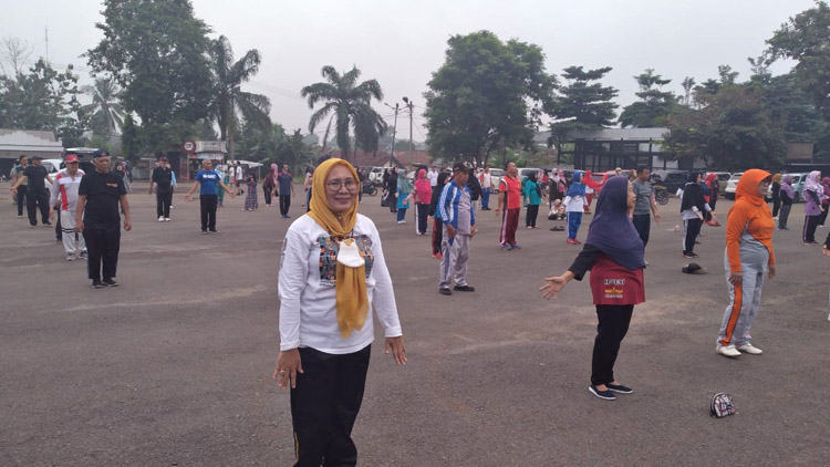 Kegiatan senam rutin di Kotabumi