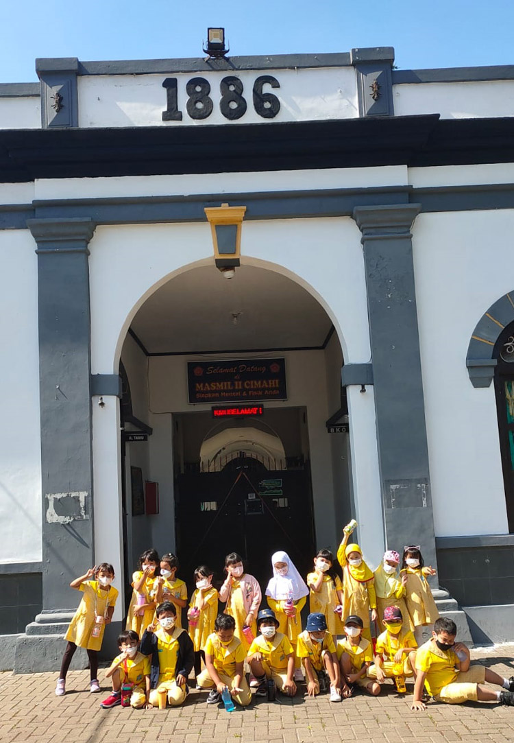 Foto di depan Penjara Militer Poncol