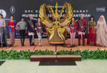 Photo of Parade Model dan Make Up Fantasi Turut Memeriahkan Acara Seminar Kecantikan di Kabupaten Bandung Barat