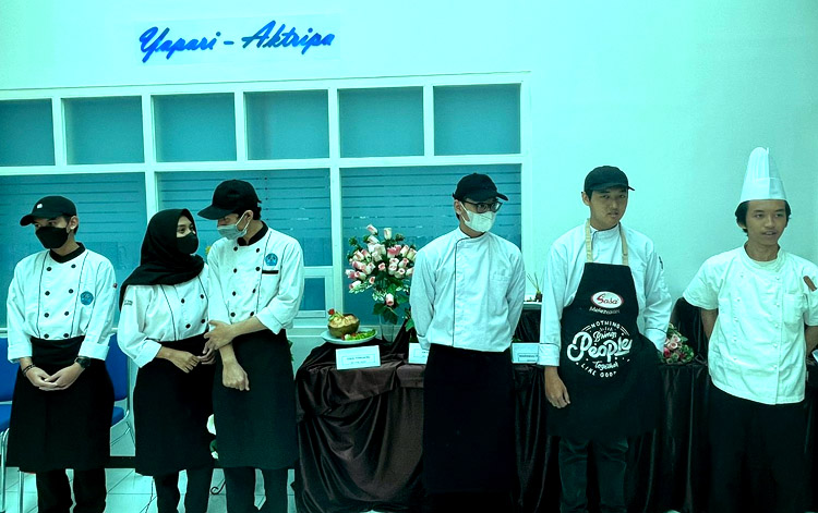 Mahasiswa STEIPAR YAPARI dan SMK Yapari-Aktripa