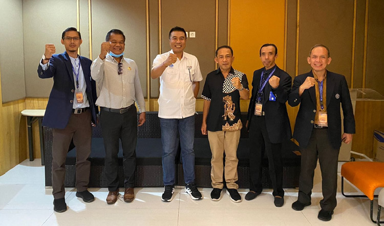 Panitia dan narasumber seminar pariwisata