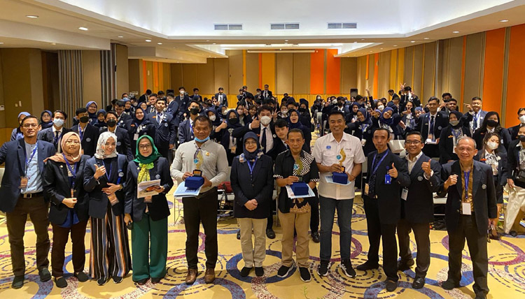 Foto bersama para peserta