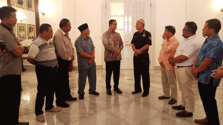 Idris Sanur bersama Anies Baswedan