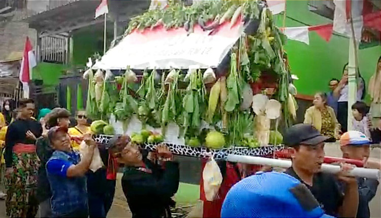 Arak-arakan “Hajat Bumi”