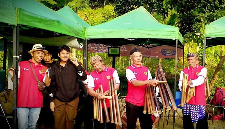 Kesenian calung
