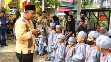 Photo of Pj Wali Kota Cimahi Dikdik Suratno Nugrahawan Hadir dalam Acara Khitanan Massal Ketiga di Kampung Baranang Puri Cipageran Indah 1 Cimahi