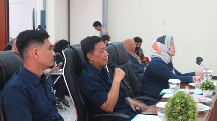 Tiga anggota dewan juri pemilihan Duta Kampus UT Bandung 2022