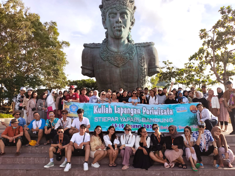 Foto kegiatan Kuliah Lapangan Pariwisata (KLP) Bali 2023