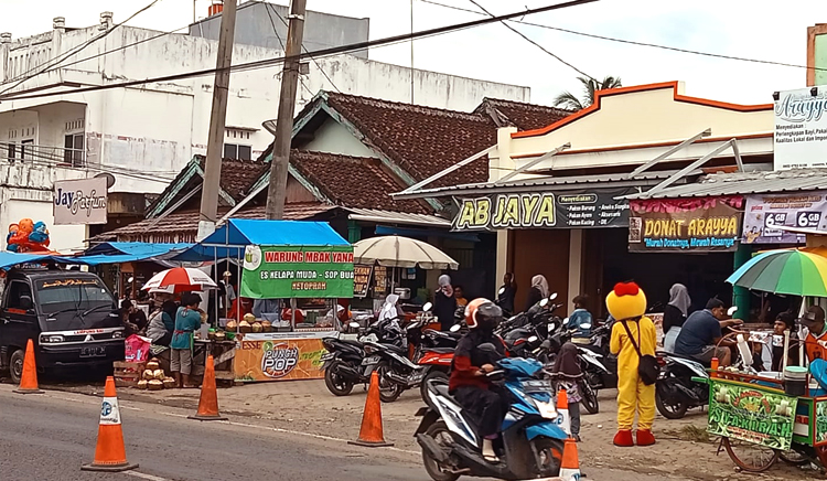 Suasana Pasar Bedug di Desa Candimas, Kecamatan Abung Selatan, Kabupaten Lampung
