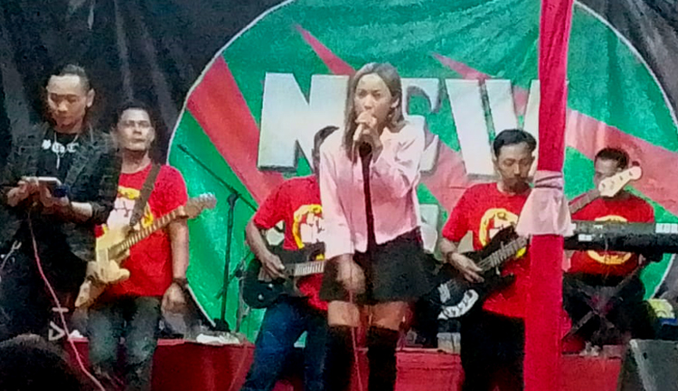 Penampilan Silvana Citra Maharani di Kecamatan Mojoagung, Kabupaten Jombang, Jawa Timur