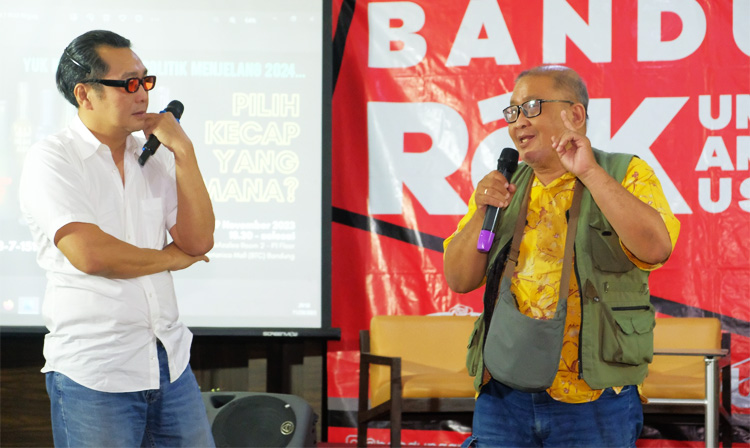 Host Martin B. Chandra bersama Budayawan Jeremy Huang membandingkan kondisi politik Indonesia dengan kisah perwayangan - (Sumber: Manda/PMN)