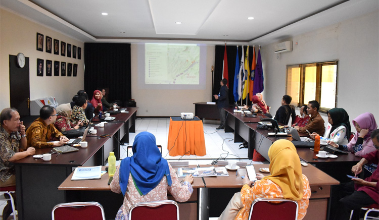 Suasana Evaluasi dan Pelaporan Penelitian & PkM STIEPAR YAPARI yang berlangsung pada Rabu (27/12/2023) kemarin