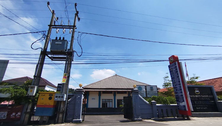 Kantor Desa Karyawangi, Kecamatan Parongpong, Kabupaten Bandung Barat