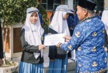 Photo of Kisah Awardee BSI Scholarship, Perjuangan Nur Ais Mengubah Nasib Keluarga