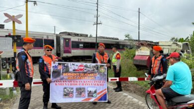 Photo of Serius Tekan Kecelakaan, KAI Daop 7 Madiun Lakukan 115 Sosialisasi Keselamatan Perlintasan Sepanjang 2025