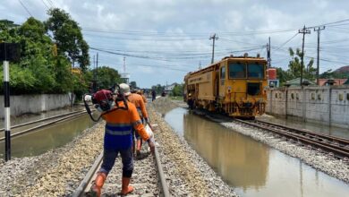 Photo of Genangan Sudah Surut, KAI Daop 4 Semarang Fokus Percepatan Normalisasi Jalur KA