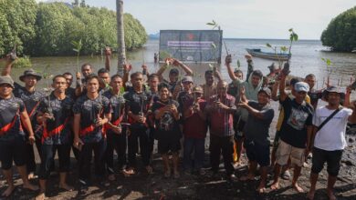 Photo of Dukung Pelestarian Pesisir, Kogabwilhan III Tanam 1.000 Mangrove di Pantai Gambesi