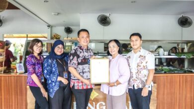 Photo of SUCOFINDO Perkuat Jaminan Produk Halal, Tuniang Bali Raih Sertifikat Halal