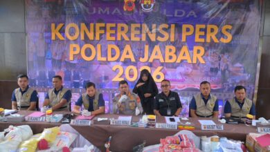 Photo of Gudang di Sumedang Jadi Tempat Oplos dan Jual Ulang Makanan Kadaluwarsa, Untung Capai Rp380 Juta