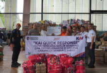 Photo of KAI Daop 2 Bandung Hadir, Salurkan Bantuan TJSL bagi Korban Tanah Longsor di Cisarua, Kabupaten Bandung Barat