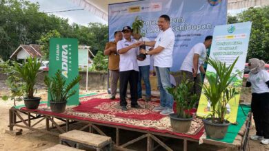 Photo of Peduli Sumatra: Adira Finance Bantu Warga Terdampak & Tanam Pohon Berakar Kuat Bersama Grup MUFG