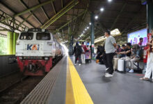 Photo of Pemesanan Tiket H-1 Lebaran Tembus 22.494, KAI Daop 1 Jakarta Ajak Masyarakat Mudik Lebih Awal