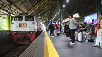 Photo of Pemesanan Tiket H-1 Lebaran Tembus 22.494, KAI Daop 1 Jakarta Ajak Masyarakat Mudik Lebih Awal