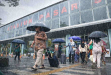 Photo of Musim Hujan, KAI Daop 1 Jakarta Bagikan Tips Naik Kereta Api agar Perjalanan Tetap Aman dan Nyaman