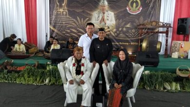 Photo of Walikota Cimahi Beri Apresiasi Abah Alam karena telah Banyak berkontribusi Salah satunya pencetus tugu kujang Papasangan.