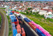 Photo of Dukung Konektivitas Distribusi, KAI Logistik Siap Tingkatkan Kapasitas Angkut Peti Kemas Ke Semarang
