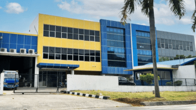 Photo of Jenis dan Kegunaan Industrial Door dan Dock Leveler dalam Industri