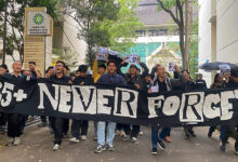 Photo of Empat Tahun Tragedi Kanjuruhan, Mahasiswa UIN SGD Bandung Gelar Long March, Doa Bersama, dan Street Football